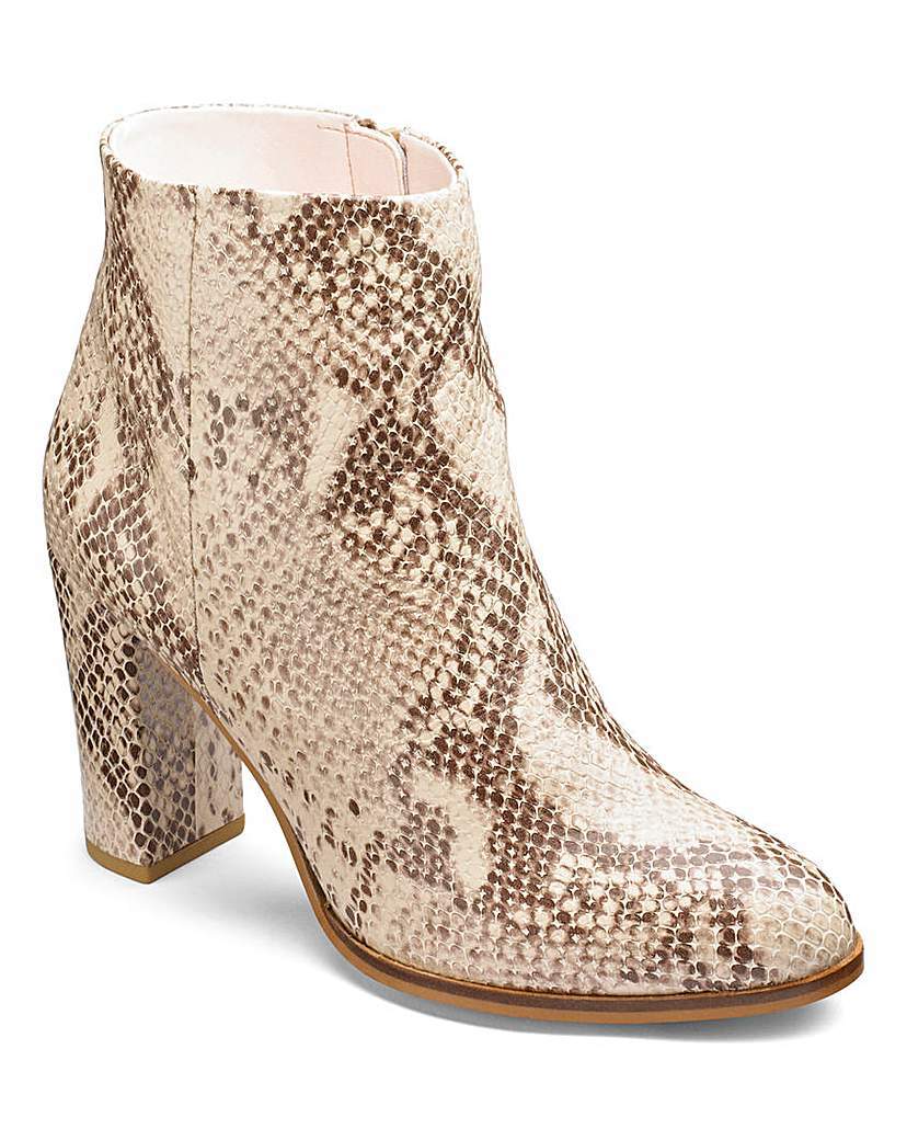 Sole Diva Ankle Boots D Fit - predominant colour: camel; occasions: casual, creative work; material: faux leather; heel height: high; heel: block; toe: round toe; boot length: ankle boot; style: standard; finish: plain; pattern: plain; season: a/w 2015