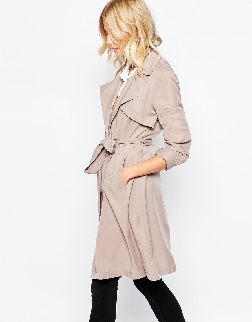 Duster Mac Beige - pattern: plain; style: mac; length: on the knee; collar: standard lapel/rever collar; predominant colour: stone; occasions: casual, creative work; fit: straight cut (boxy); fibres: cotton - 100%; waist detail: belted waist/tie at waist/drawstring; sleeve length: long sleeve; sleeve style: standard; collar break: medium; pattern type: fabric; texture group: woven light midweight; season: a/w 2015
