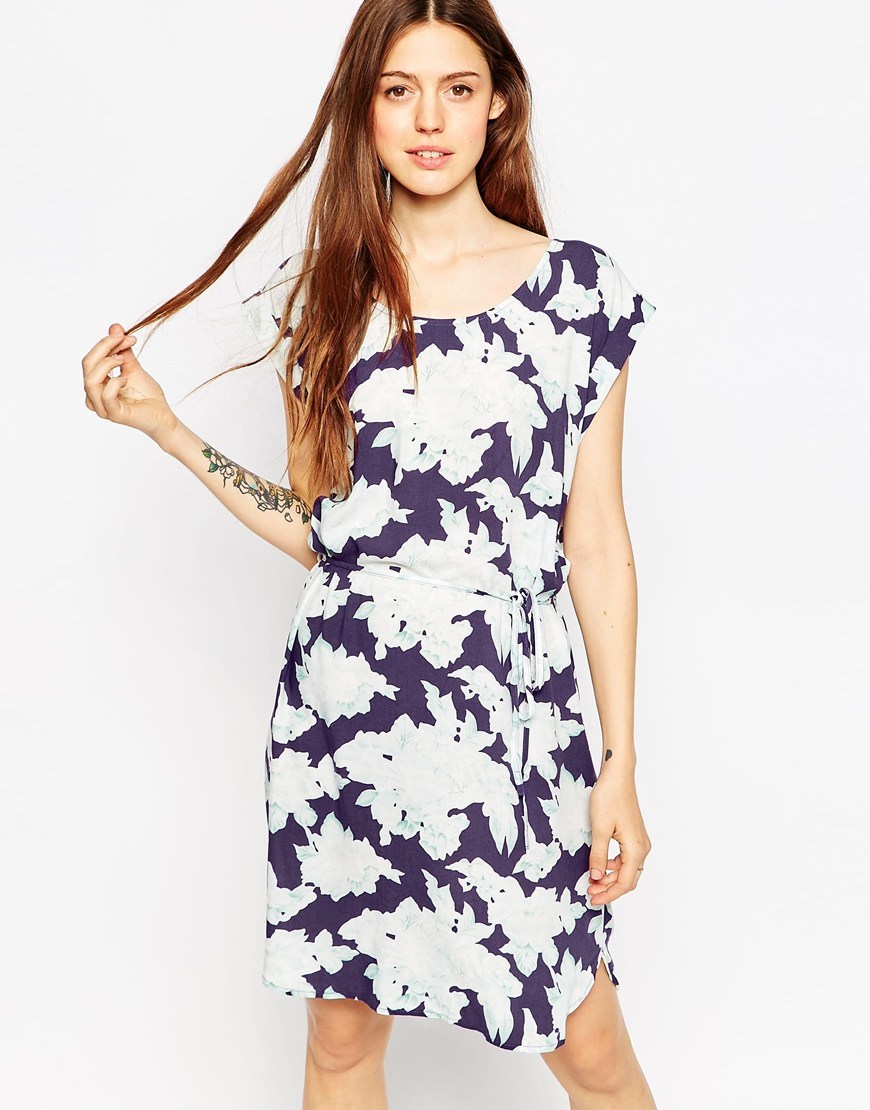Hawaii Print Shift Dress 686 Patriot Blue - style: shift; neckline: round neck; sleeve style: capped; waist detail: belted waist/tie at waist/drawstring; secondary colour: white; predominant colour: navy; occasions: casual; length: just above the knee; fit: body skimming; fibres: viscose/rayon - 100%; back detail: keyhole/peephole detail at back; sleeve length: short sleeve; pattern type: fabric; pattern: florals; texture group: woven light midweight; multicoloured: multicoloured; season: a/w 2015
