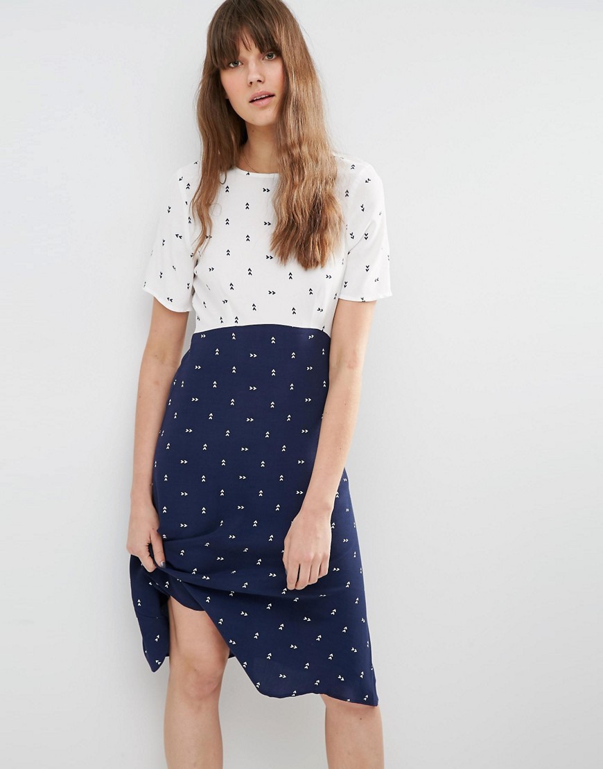 Mix And Match Dress In Arrow Print Navy/Ivory - style: shift; secondary colour: white; predominant colour: navy; occasions: casual, creative work; length: on the knee; fit: body skimming; fibres: viscose/rayon - 100%; neckline: crew; sleeve length: short sleeve; sleeve style: standard; pattern type: fabric; pattern: patterned/print; texture group: jersey - stretchy/drapey; season: s/s 2016; wardrobe: highlight