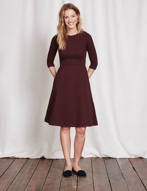 Curve & Flare Dress Dark Burgundy Women, Dark Burgundy - pattern: plain; waist detail: fitted waist; predominant colour: burgundy; occasions: casual, creative work; length: just above the knee; fit: fitted at waist & bust; style: fit & flare; fibres: polyester/polyamide - stretch; neckline: crew; hip detail: subtle/flattering hip detail; sleeve length: 3/4 length; sleeve style: standard; pattern type: fabric; texture group: other - light to midweight; season: s/s 2016; wardrobe: highlight