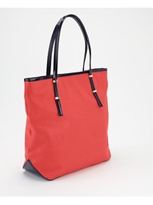 Polly Pop Shopper, Coral - predominant colour: coral; secondary colour: black; occasions: casual, work; type of pattern: light; style: tote; length: handle; size: standard; material: faux leather; finish: plain; pattern: colourblock