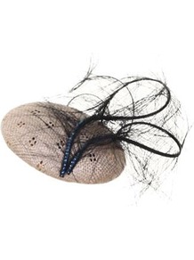 Victor - secondary colour: navy; predominant colour: stone; occasions: evening, occasion; type of pattern: light; style: fascinator; size: small; material: macrame/raffia/straw; embellishment: feather; pattern: patterned/print