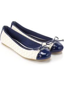 Scarlet Ballerina - predominant colour: white; occasions: casual, work; material: leather; heel height: flat; embellishment: quilted; toe: round toe; style: ballerinas / pumps; finish: plain; pattern: two-tone