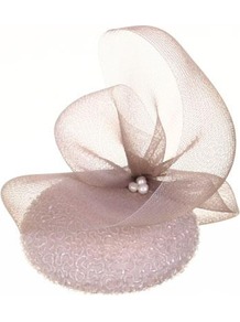 Kate - predominant colour: blush; occasions: evening, occasion; type of pattern: standard; style: fascinator; size: small; material: sinamay; embellishment: pearls; pattern: plain