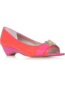 Baldur3 - predominant colour: true red; occasions: evening, work, holiday; material: leather; heel height: mid; embellishment: buckles; heel: cone; toe: open toe/peeptoe; style: courts; finish: patent; pattern: colourblock