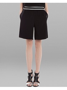 Shorts Punch Bermuda - pattern: plain; style: shorts; pocket detail: pockets at the sides; waist: mid/regular rise; predominant colour: black; occasions: casual, evening, work; fibres: viscose/rayon - stretch; fit: straight leg; pattern type: fabric; texture group: other - light to midweight; length: just above the knee