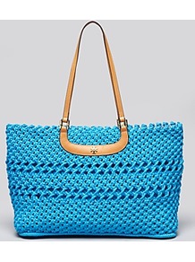 Tote Dawson Large Round - predominant colour: turquoise; occasions: casual, holiday; style: tote; length: shoulder (tucks under arm); size: oversized; material: macrame/raffia/straw; pattern: plain