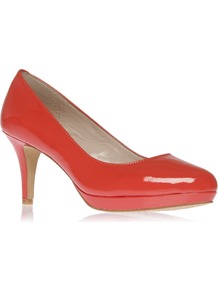 Desti - predominant colour: true red; occasions: evening, work, occasion; material: leather; heel height: mid; heel: platform; toe: round toe; style: courts; finish: patent; pattern: plain