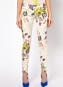 Skinny Jeans In Summer Bloom Print - style: skinny leg; pocket detail: traditional 5 pocket; waist: mid/regular rise; predominant colour: ivory; occasions: casual; length: ankle length; fibres: cotton - stretch; texture group: denim; trends: high impact florals; pattern type: fabric; pattern size: big & light; pattern: florals