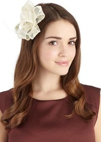 Faux Feather Lace Bow Clip - predominant colour: ivory; occasions: evening, occasion; type of pattern: light; style: fascinator; size: small; material: lace; embellishment: feather, corsage; trends: sculptural frills; pattern: patterned/print