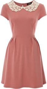 G21 Crochet Collar Dress Dusky Rose - sleeve style: capped; pattern: plain; waist detail: fitted waist; predominant colour: blush; occasions: casual, evening, work; length: just above the knee; fit: fitted at waist & bust; style: fit & flare; fibres: polyester/polyamide - stretch; neckline: no opening/shirt collar/peter pan; hip detail: structured pleats at hip; sleeve length: short sleeve; pattern type: fabric; pattern size: standard; texture group: other - light to midweight